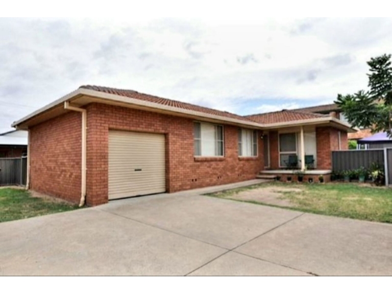 2/810 Barton Lane, TAMWORTH Apartment for rent Listed by Dakota