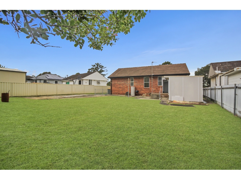 28 Barnes Street, Berkeley House for rent Listed by Property