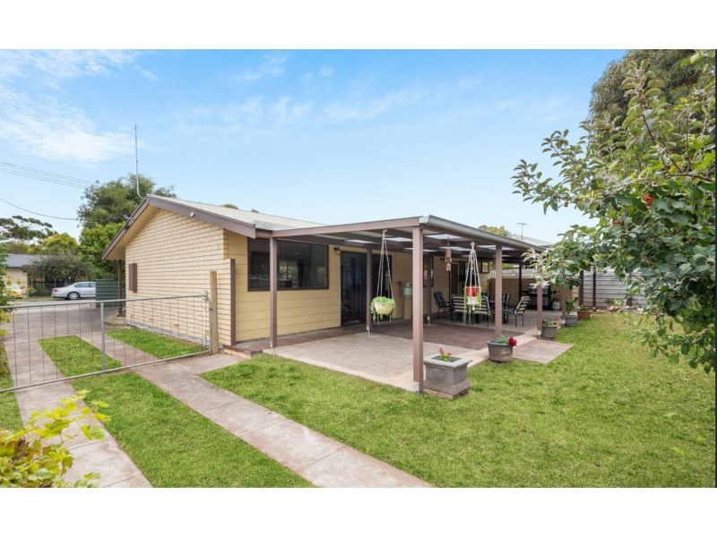 1 Lovelock Street, Aldinga Beach House for rent Listed by Sue