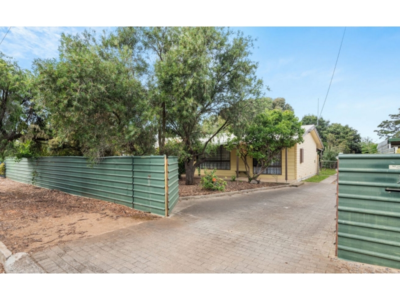 1 Lovelock Street, Aldinga Beach House for rent Listed by Sue Stentiford of Boffo Real Estate