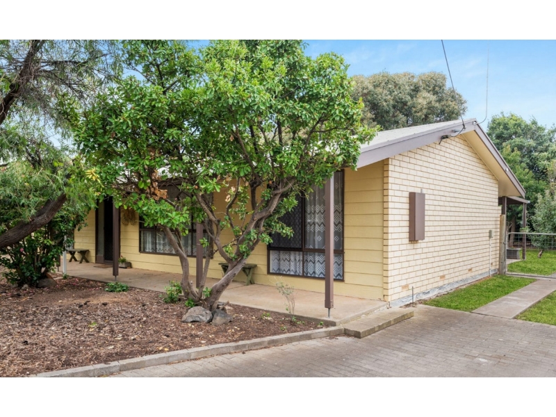 1 Lovelock Street, Aldinga Beach House for rent Listed by Sue Stentiford of Boffo Real Estate