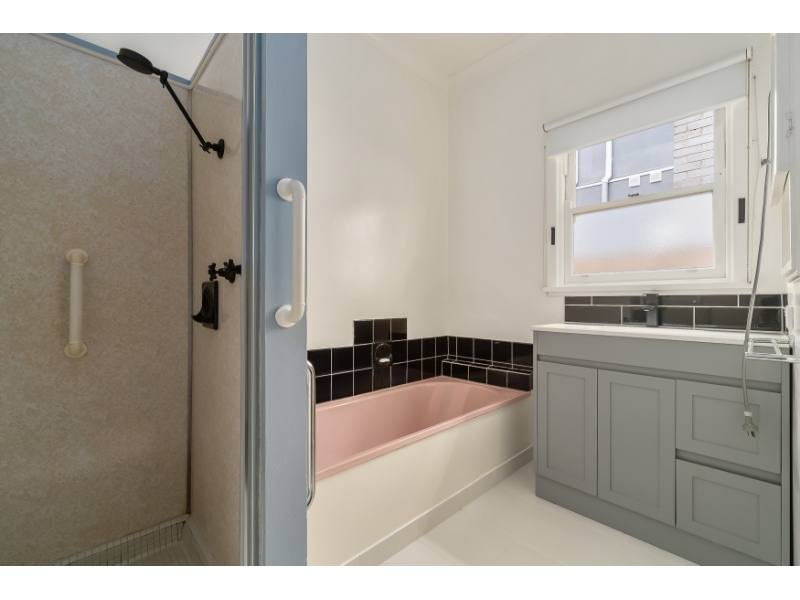 17 Inglis Avenue, Frankston House for rent Listed by Julie Meaney of