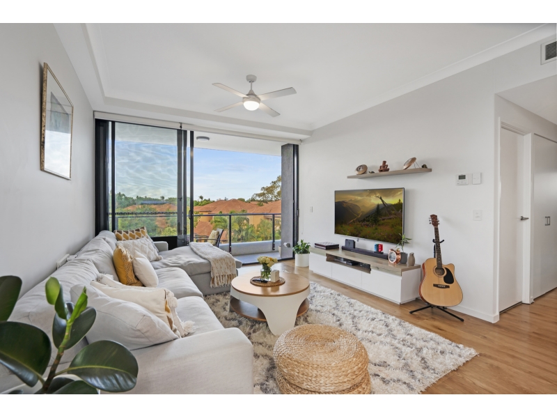 202/112 Palm Meadows Drive, Carrara Apartment for rent Listed by