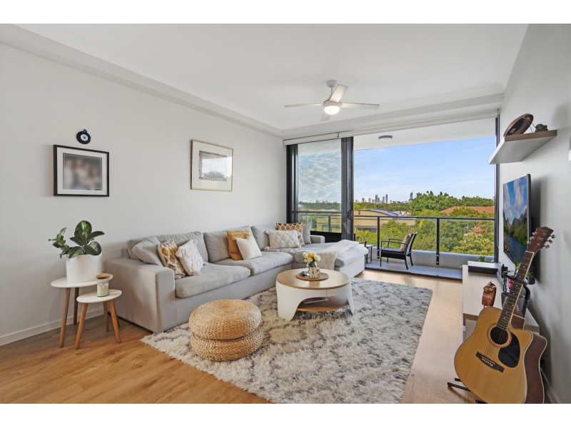 202/112 Palm Meadows Drive, Carrara Apartment for rent Listed by