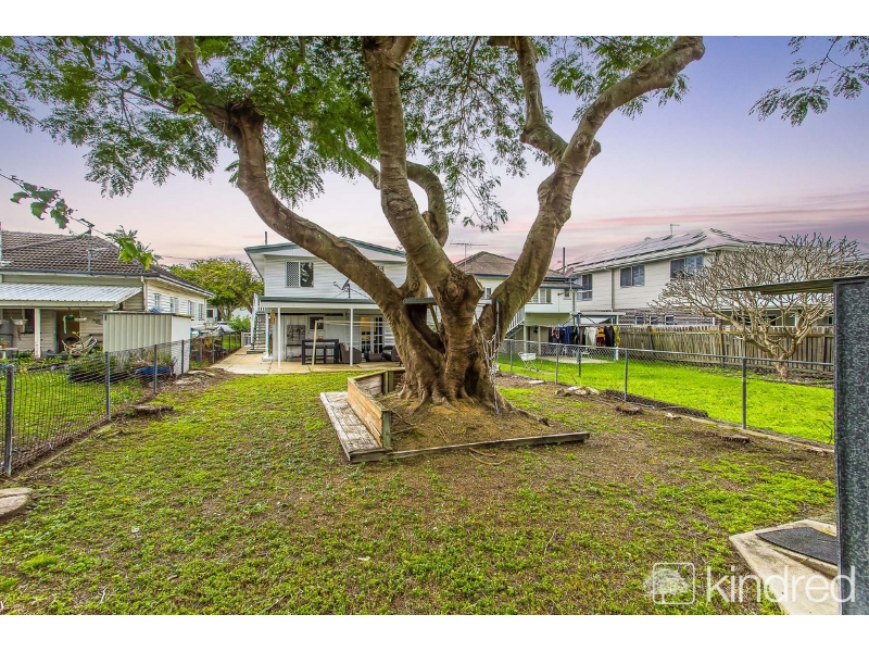 23 McLennan Street, Woody Point House for rent Listed by Kindred