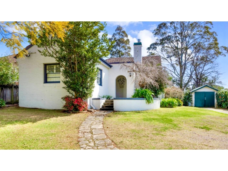 18 Hawkesbury Road, Springwood House for rent Listed by Property Management of Chapman Real