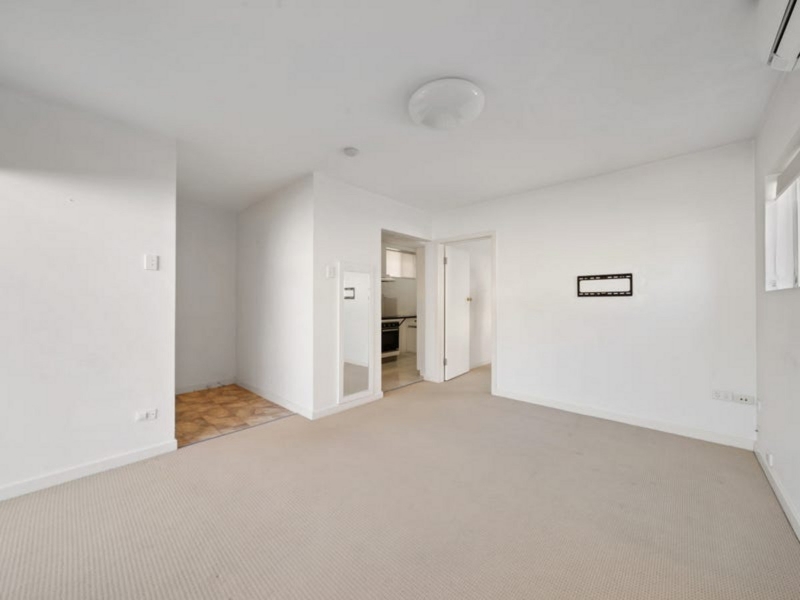 1/59 Glenrosa Road, RED HILL Apartment for rent Listed by Stephanie