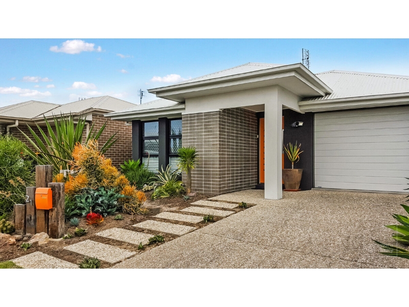 21 Sapphire Street, Caloundra West House for rent | Listed by Ccr ...