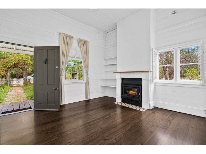 5 Sherwood Avenue, Bowral House for rent Listed by Christina Pace of Stone Real Estate