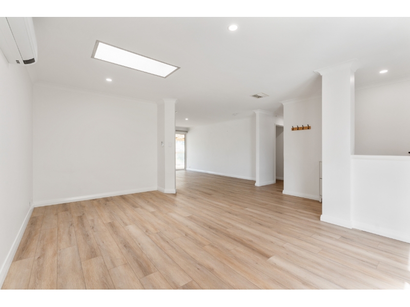 2/14 Crossland Way, KARDINYA House for rent Listed by Tom Carlin