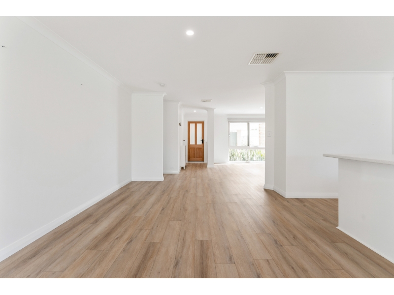 2/14 Crossland Way, KARDINYA House for rent Listed by Tom Carlin