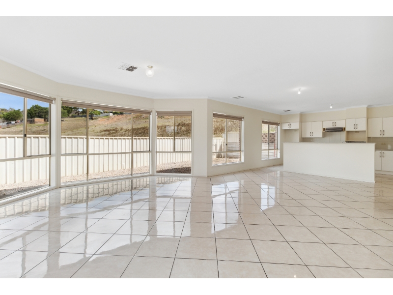 74 Gully Road, SEACLIFF PARK House for rent Listed by Susan Majeric