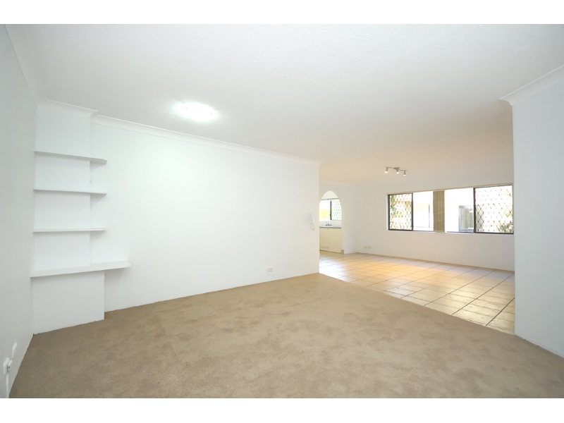 2/10 Fraser Avenue, MIAMI Apartment for rent Listed by Professionals Mermaid (pm) of
