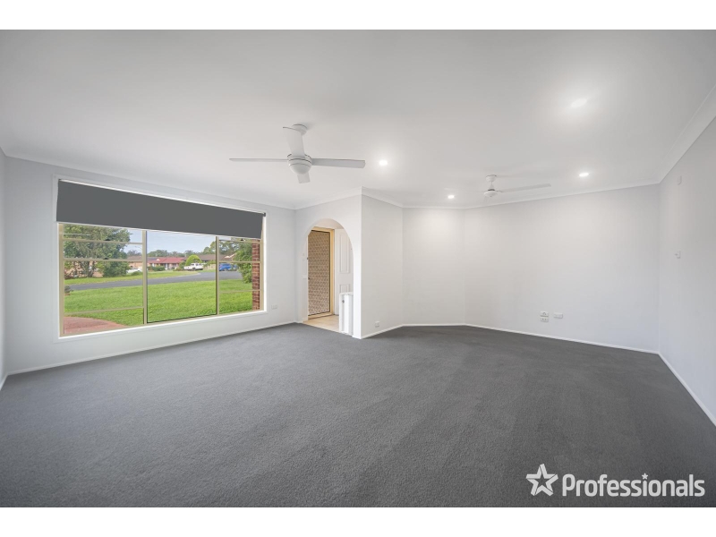 25 Glenair Avenue, WEST NOWRA House for rent Listed by Effie Stewart