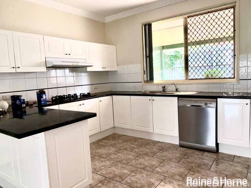 26 Glastonbury Place, Carindale House for rent Listed by Summer