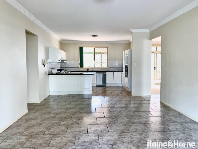 26 Glastonbury Place, Carindale House for rent Listed by Summer