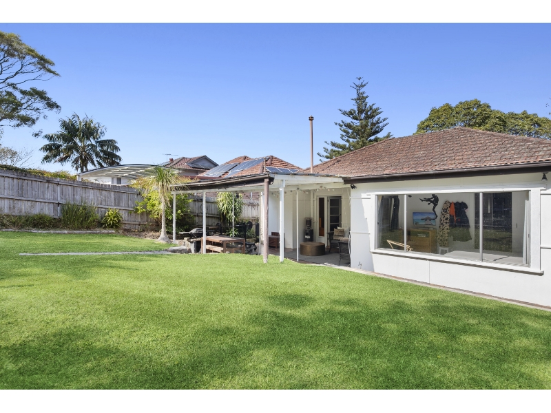 10 Woolgoolga Street, NORTH BALGOWLAH House for rent Listed by Tahlia Seagg of Raine & Horne