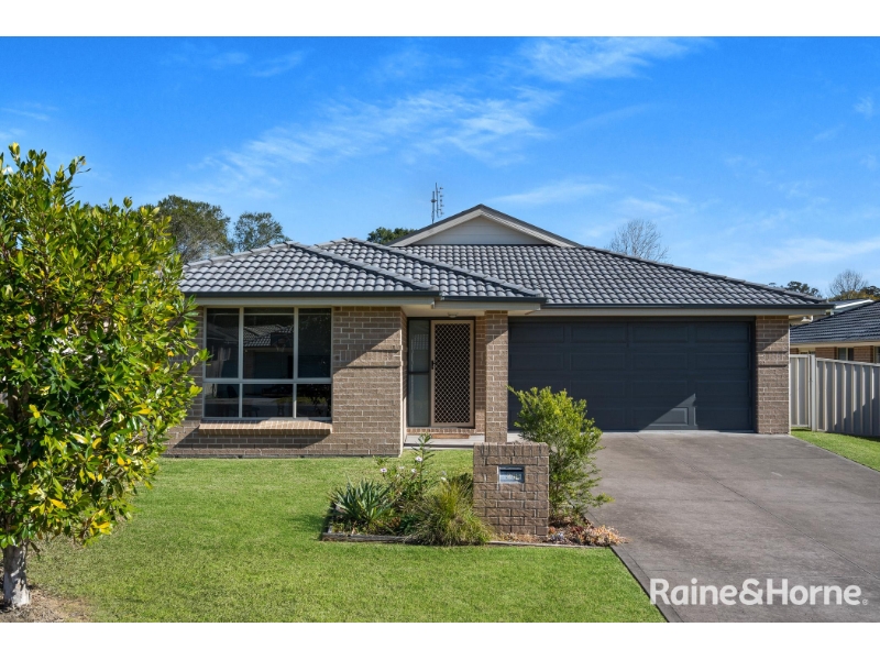 21 Candlebark Close, WEST NOWRA House for rent Listed by Sarah