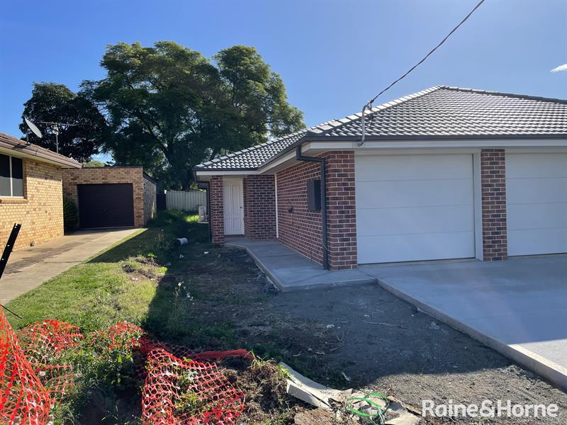 6B Edinburgh Avenue, WEST TAMWORTH House for rent Listed by Shelley
