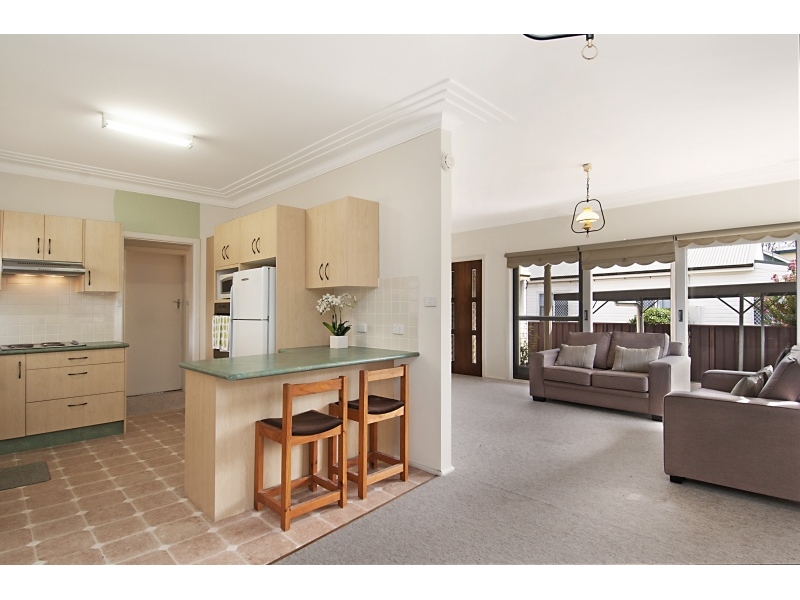 121 BARRENJOEY, ETTALONG BEACH House for rent Listed by Summer