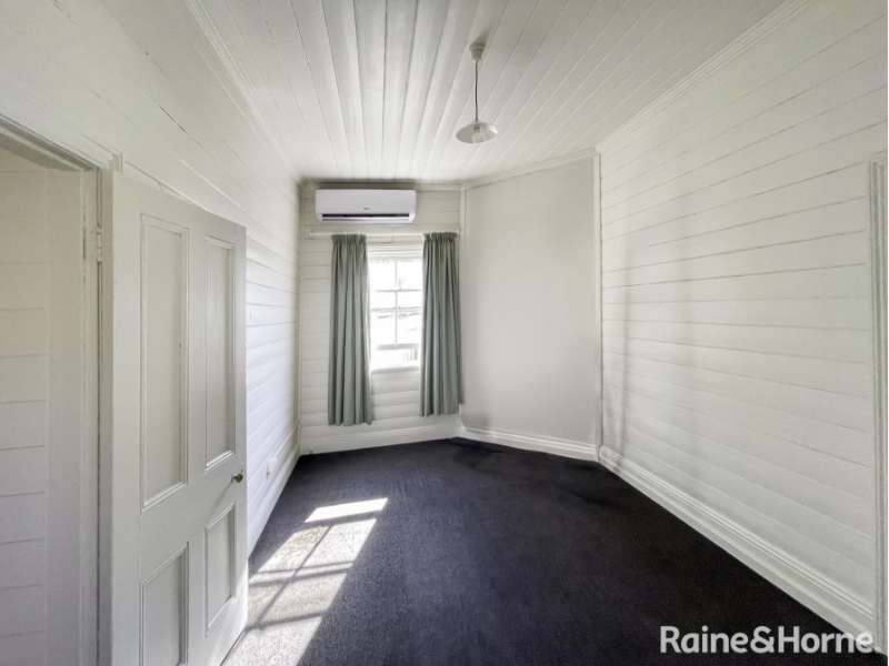 130 Tarcutta Street, WAGGA WAGGA House for rent Listed by Raine And