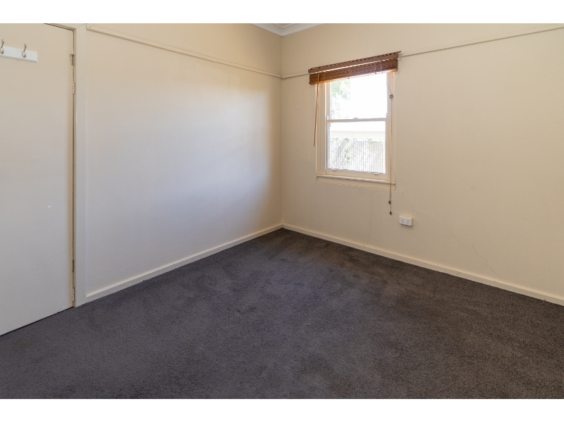 2 West Parade, WAGGA WAGGA House for rent Listed by Raine & Horne