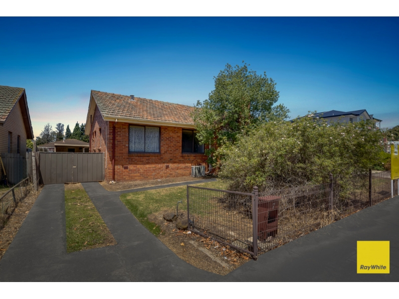 7 Williams Road, LAVERTON House for rent Listed by Palak Grover of