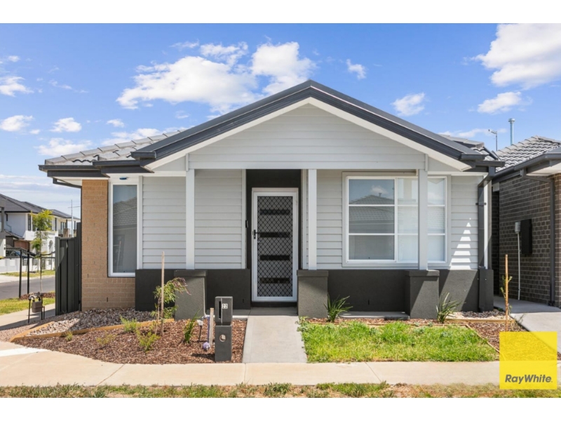 22 Cockerell Street, TARNEIT House for rent Listed by Palak Grover of