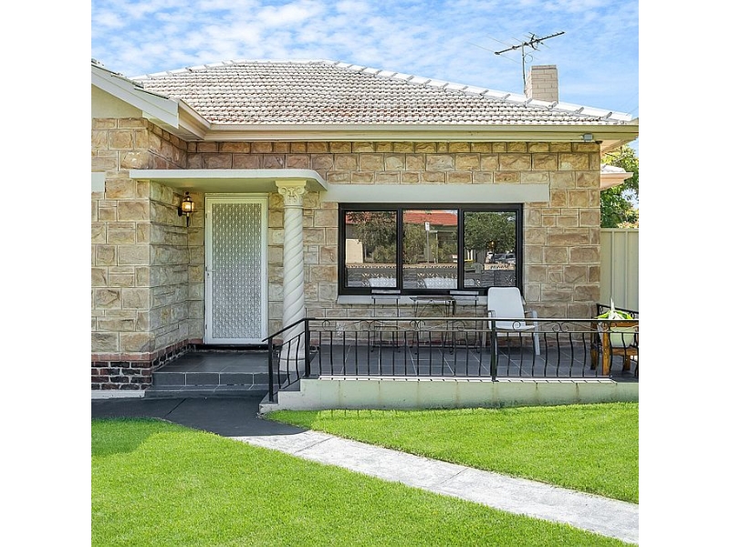 6 Brentnall Avenue, BLAIR ATHOL House for rent Listed by Coby Goldner