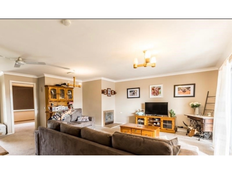 73 Calala Lane, TAMWORTH House for rent Listed by Wendy Skewes of Ray