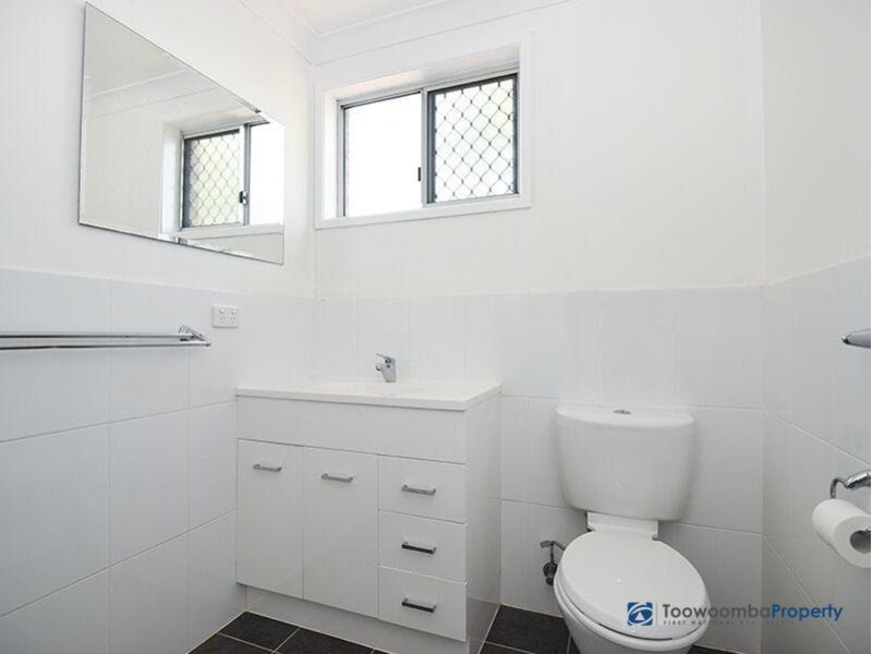 1/9 Wine Drive, WILSONTON HEIGHTS House for rent Listed by Toowoomba