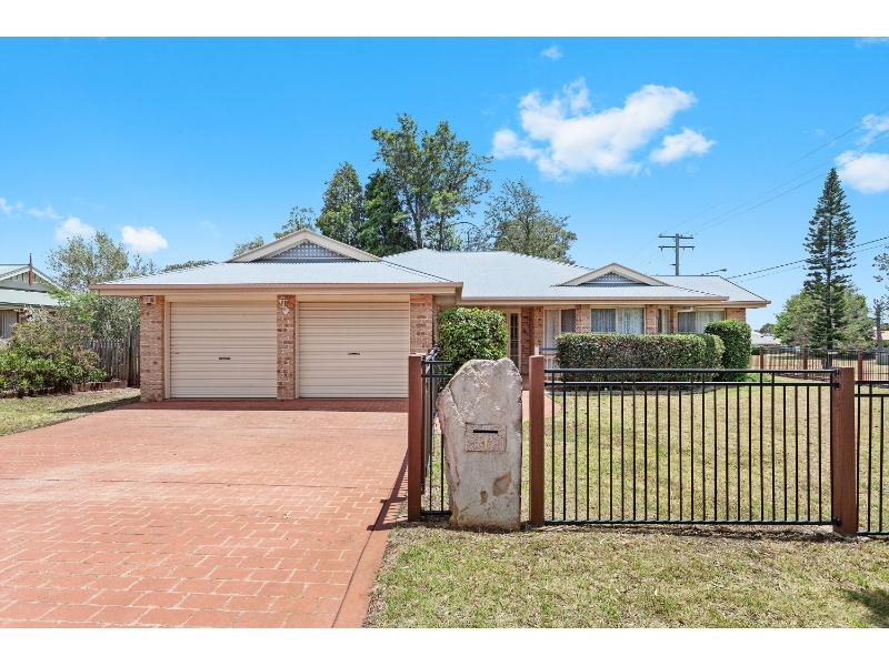 1 Emerald Court, MIDDLE RIDGE House for rent Listed by Toowoomba