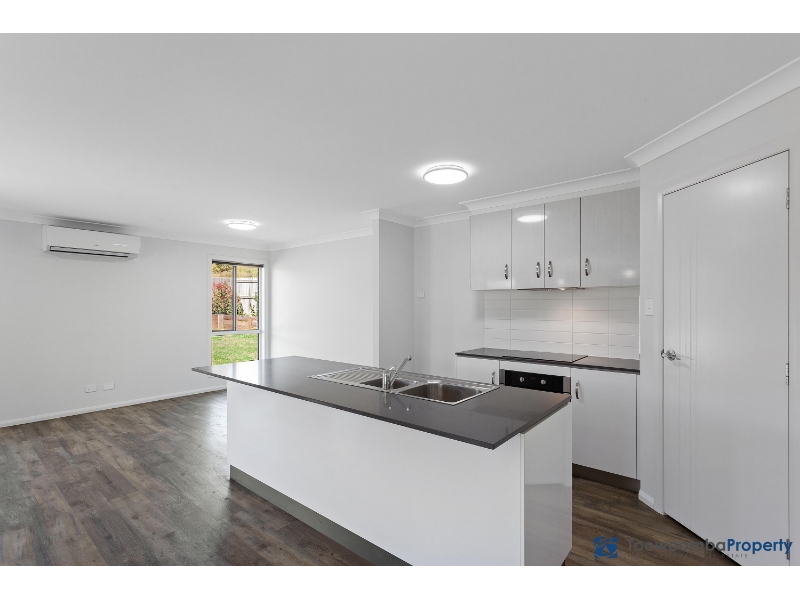 15 Mansell Boulevard, COTSWOLD HILLS House for rent Listed by