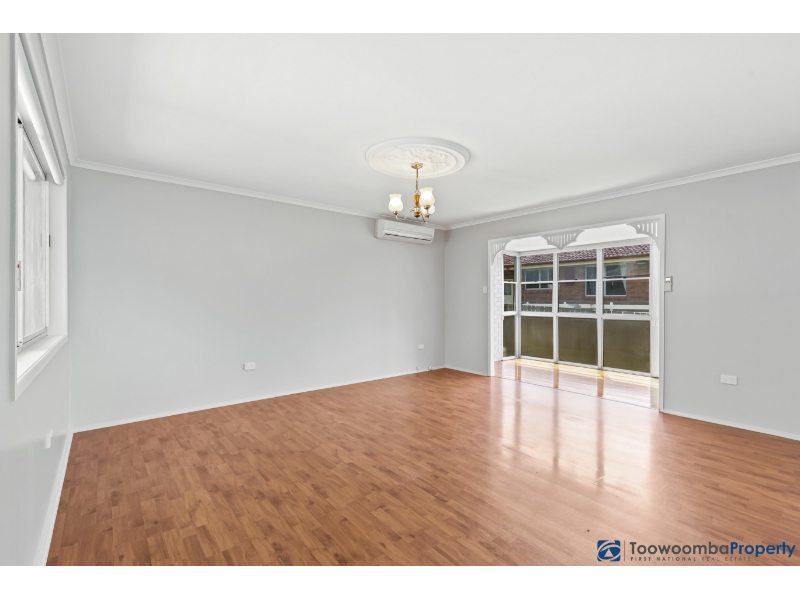 8 Blue Hills Drive, RANGEVILLE House for rent Listed by Toowoomba