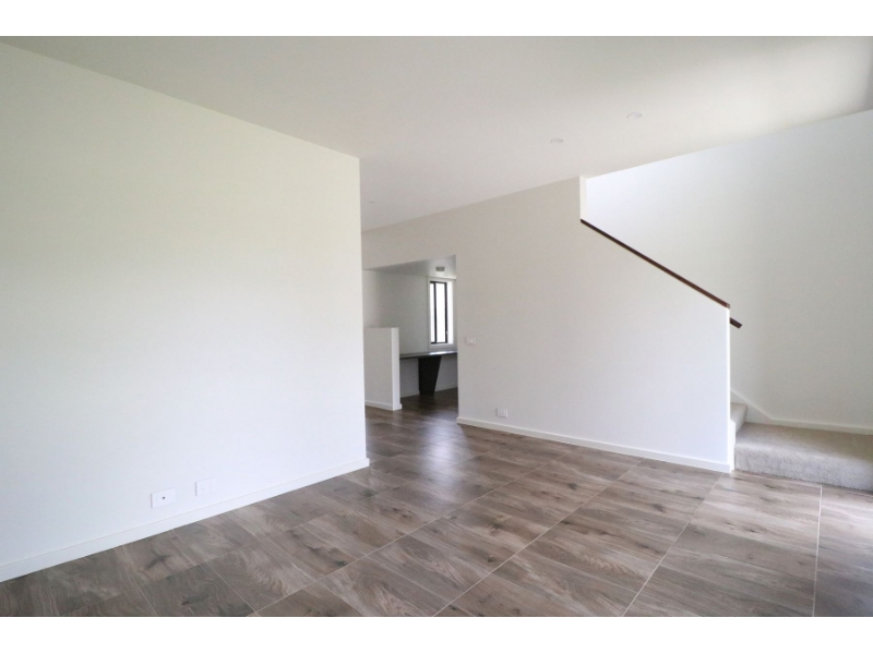 92 Fairbank Drive, GLEDSWOOD HILLS House for rent Listed by Matthew