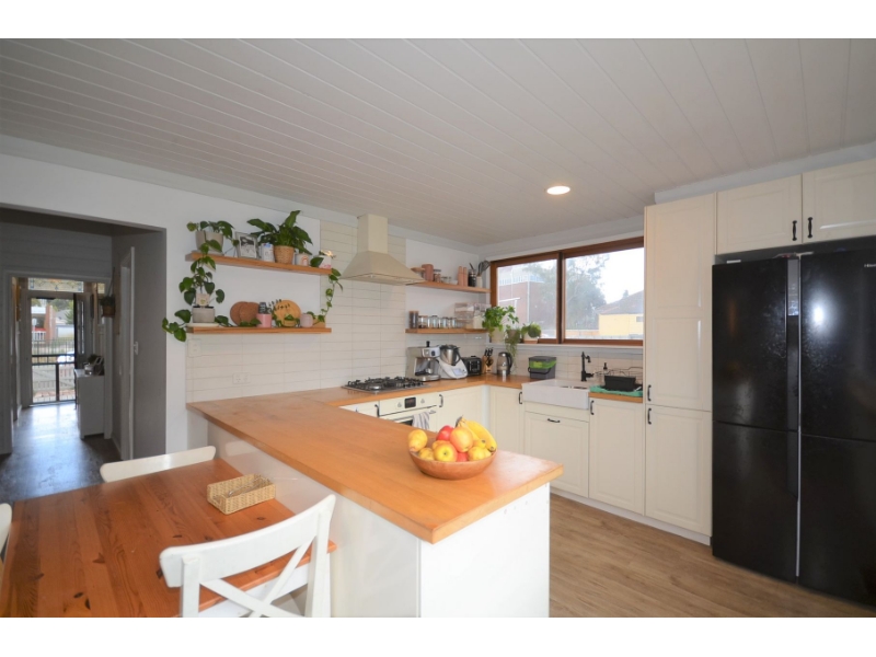 11 Creek Street South, BENDIGO House for rent Listed by Anthea