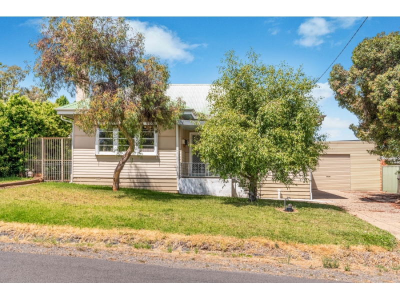 2 Pitt Street, BENDIGO House for rent Listed by Emma Barri of First