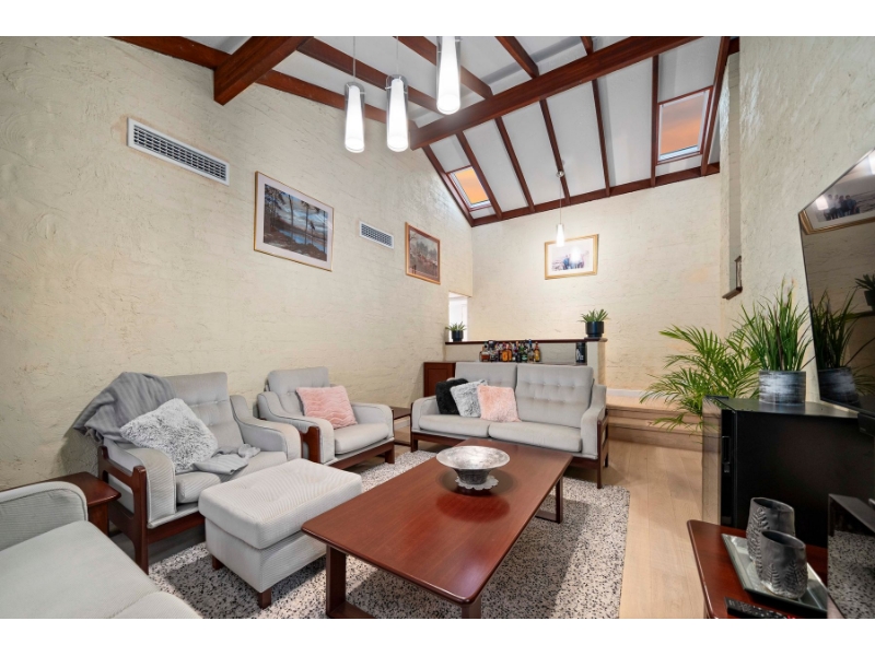 6 Bankend, DUNCRAIG House for rent Listed by Colleen Laverty of