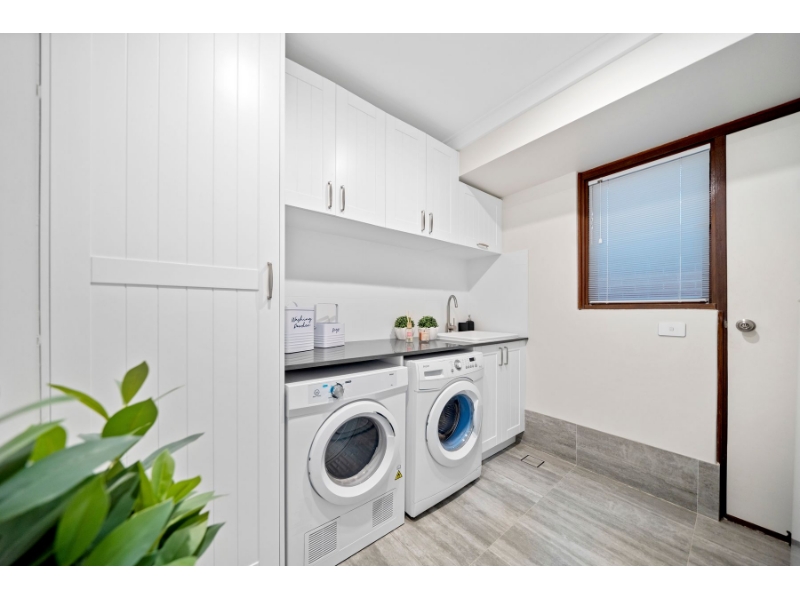 6 Bankend, DUNCRAIG House for rent Listed by Colleen Laverty of