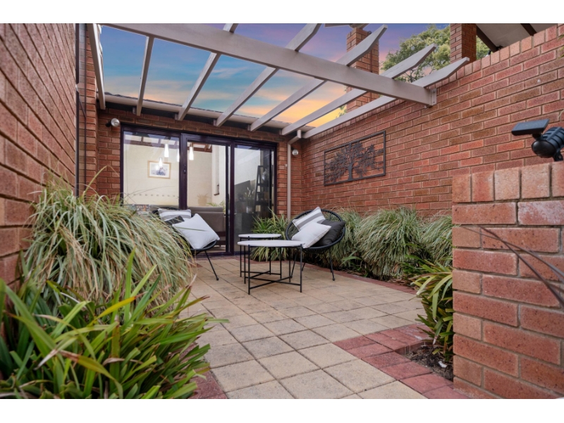 6 Bankend, DUNCRAIG House for rent Listed by Colleen Laverty of