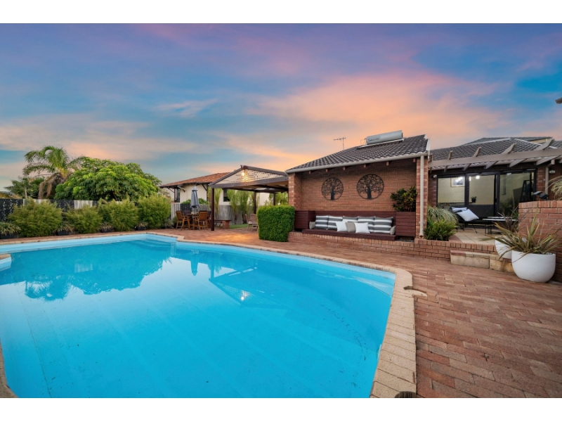 6 Bankend, DUNCRAIG House for rent Listed by Colleen Laverty of