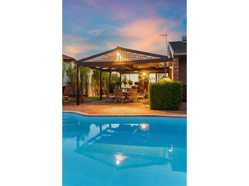 6 Bankend, DUNCRAIG House for rent Listed by Colleen Laverty of