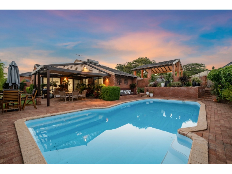 6 Bankend, DUNCRAIG House for rent Listed by Colleen Laverty of