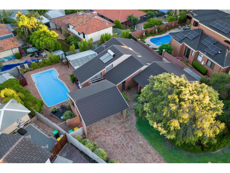 6 Bankend, DUNCRAIG House for rent Listed by Colleen Laverty of