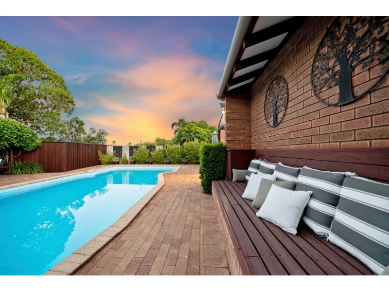 6 Bankend, DUNCRAIG House for rent Listed by Colleen Laverty of