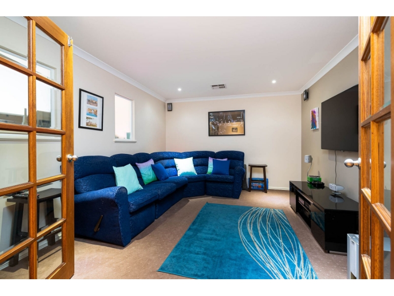 76 Selkirk Drive, KINROSS House for rent Listed by of Realmark