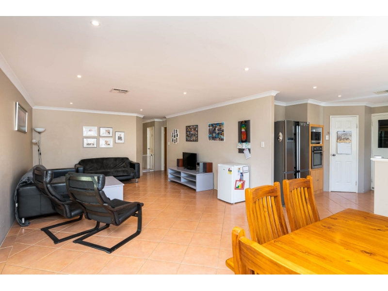 76 Selkirk Drive, KINROSS House for rent Listed by of Realmark Coastal &