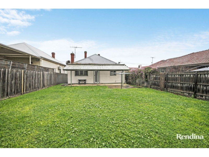 11 Queen Street, ESSENDON House for rent Listed by Robin Salh of