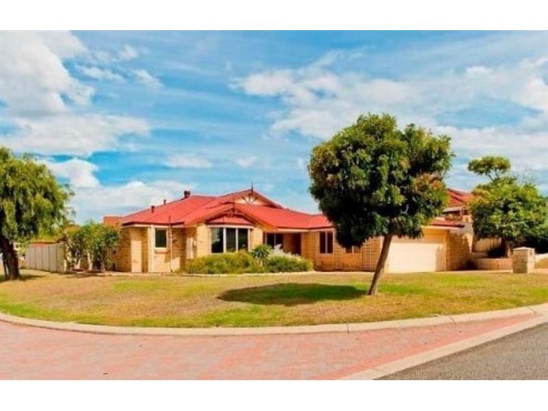 82 Roxburgh Circle, Kinross House for rent Listed by Propertywest
