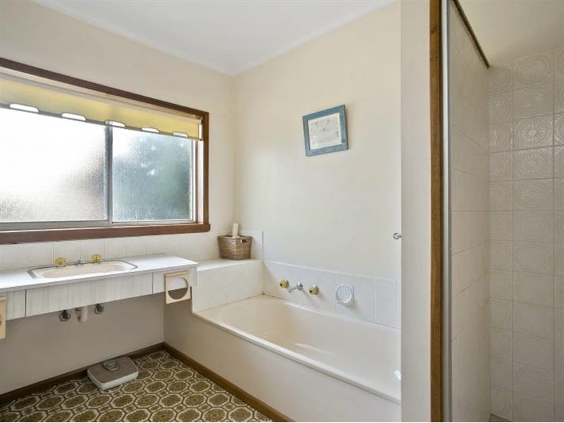 105 Powell Street, OCEAN GROVE House for rent Listed by Karen Johnston of Hayden Real Estate